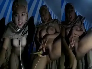 Bokep Jilbab Mukena Colok Memek Pakai Terong Kost poster
