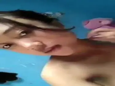 Dokumentasi Gadis Cantik Live Kasur Pink poster