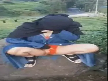 Ukhti Cadar Cantik Pasrah Kasur Kebun Teh poster