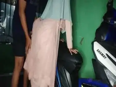 Ukhti Hijab Cantik Pasrah Goyang Kasur Motor poster