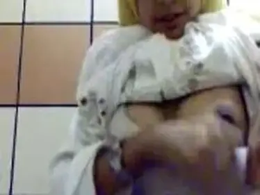 Ukhti Hijab Kuning Cantik Live Bersantai Kasur poster