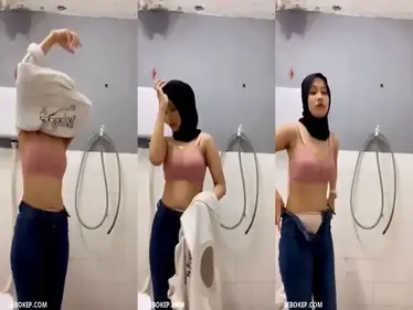 Ukhti Putri Mega Hijab Cantik Bersantai Kasur poster